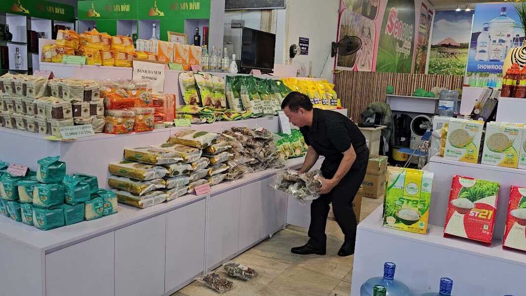 phong-trung-bay-san-pham-gao-ngon-nhat-tai-agroviet-2024