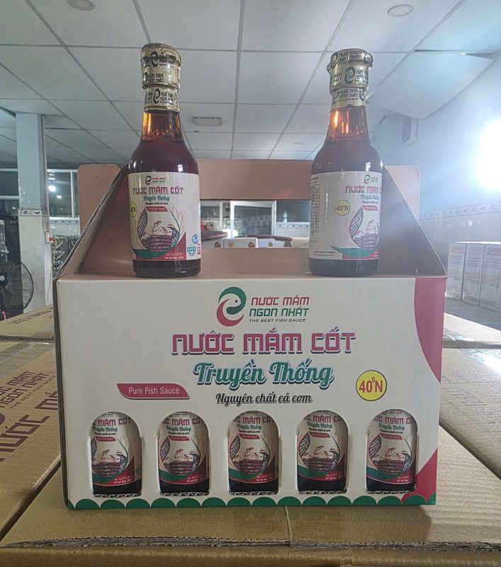 hop-nuoc-mam-cot-40-do-dam-chai-300ml