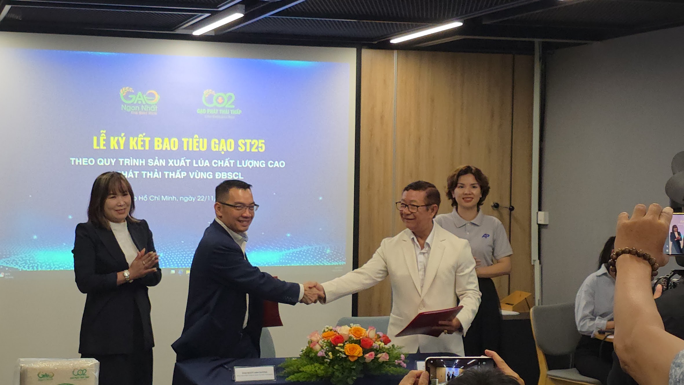 Lễ ký kết cung ứng & bao tiêu Gạo ST25 Phát Thải Thấp – Gạo Ngon Nhất