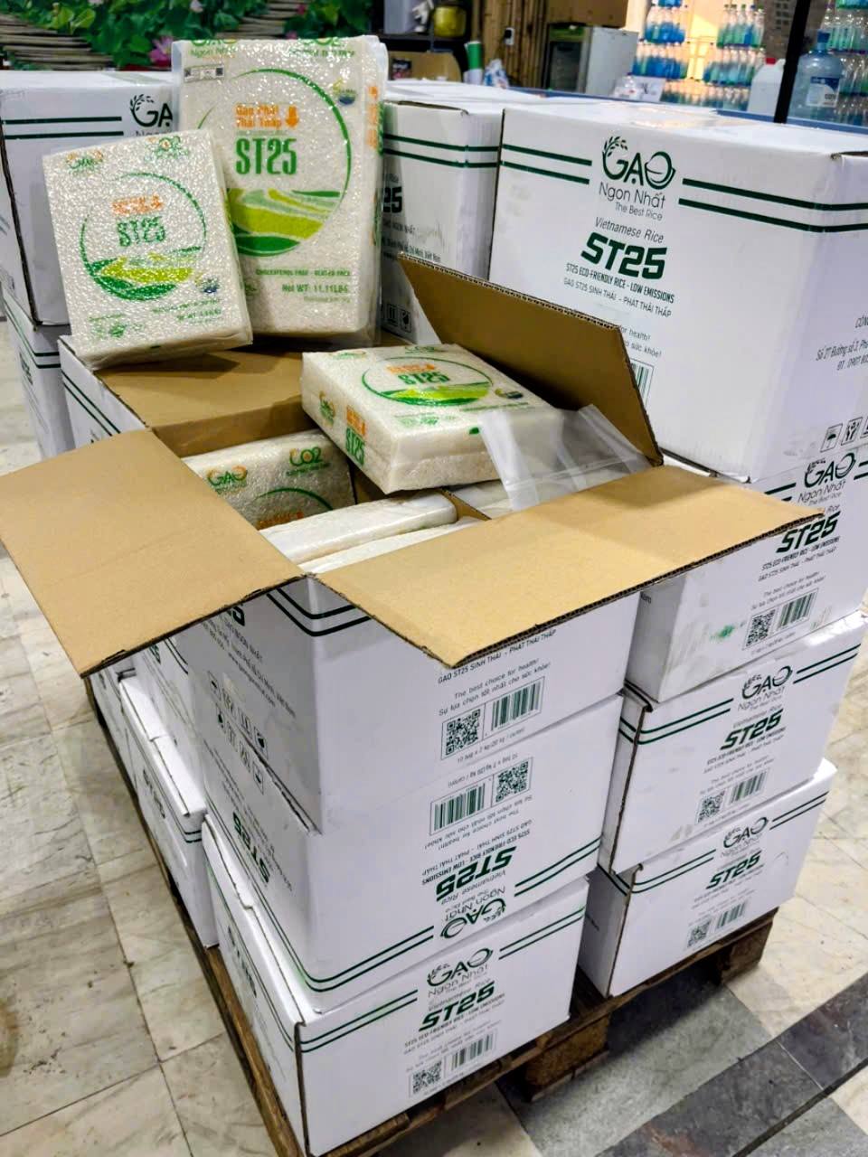 Gạo ST25 Lúa Tôm Sinh Thái Cà Mau Phát Thải Thấp Được Khách Hàng Mua Mạnh Tại Gạo Ngon Nhất